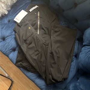 Lululemon black and gold set size 6